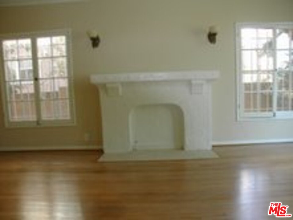 1277 South Ridgeley Drive Los Angeles, CA 90019 - Photo 2 of 6