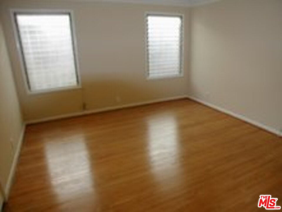 1277 South Ridgeley Drive Los Angeles, CA 90019 - Photo 4 of 6