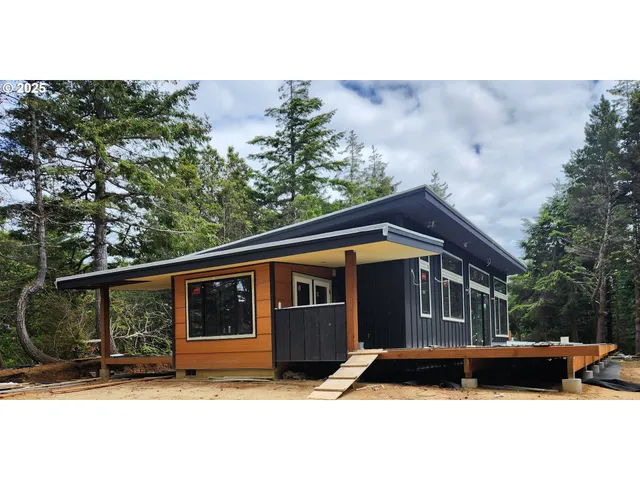 $565,000 | 41930 Old Mill Road, Port Orford, OR 97465