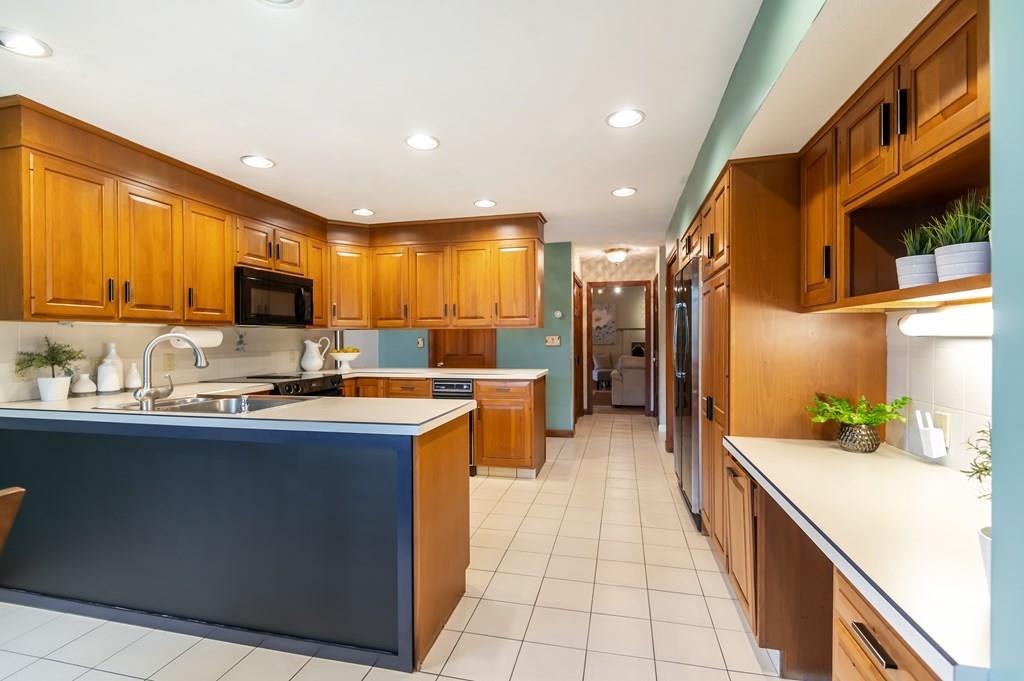 174 Haggetts Pond Road Andover, MA 01810 - Photo 8 of 41