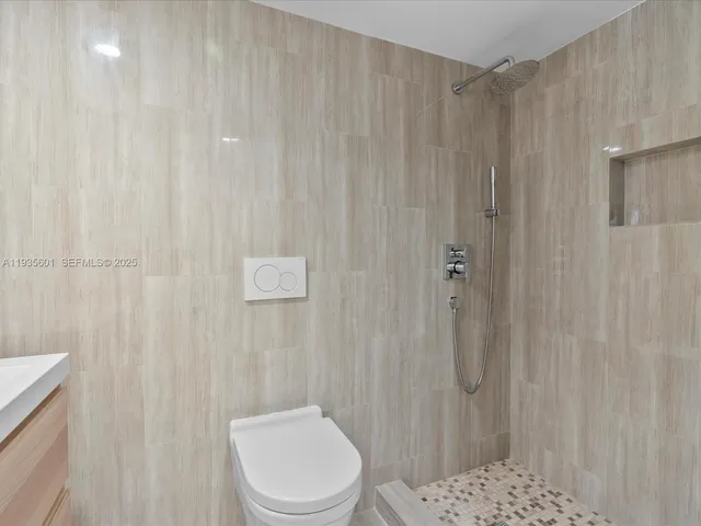 $6,000 | 1134 71st Street, Unit 3, Miami Beach, FL 33141