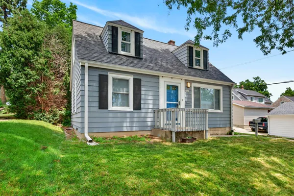 $284,999 | 9020 West Vincent Place, West Allis, WI 53214