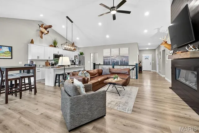 $438,800 | 828 Applewood Creek Drive, Fairview Heights, IL 62208