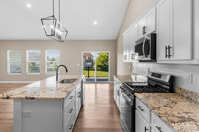 $438,800 | 828 Applewood Creek Drive, Fairview Heights, IL 62208