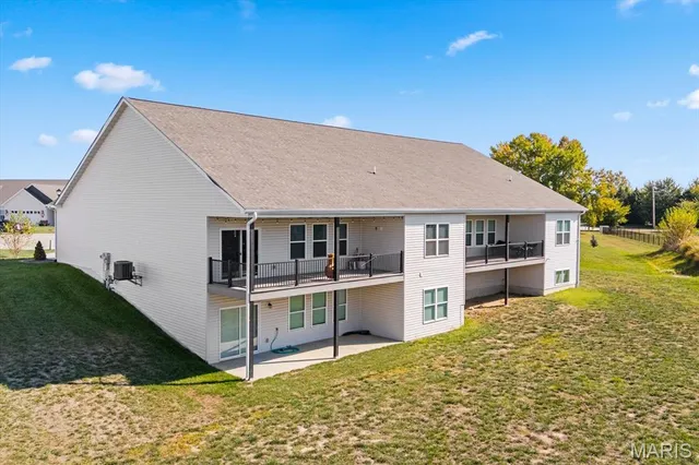 $438,800 | 828 Applewood Creek Drive, Fairview Heights, IL 62208