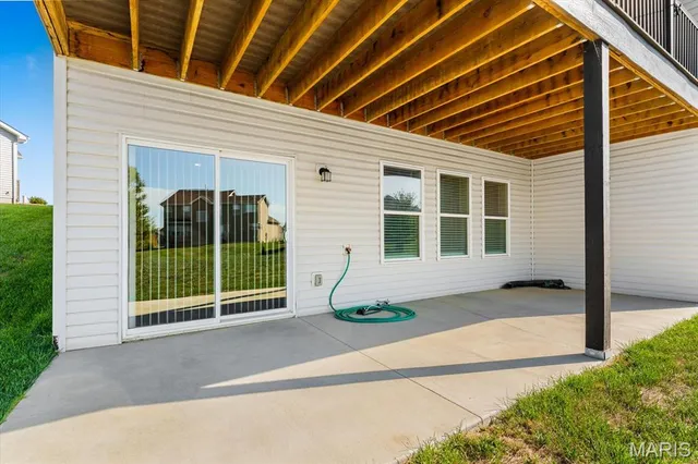 $438,800 | 828 Applewood Creek Drive, Fairview Heights, IL 62208