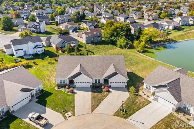 $438,800 | 828 Applewood Creek Drive, Fairview Heights, IL 62208