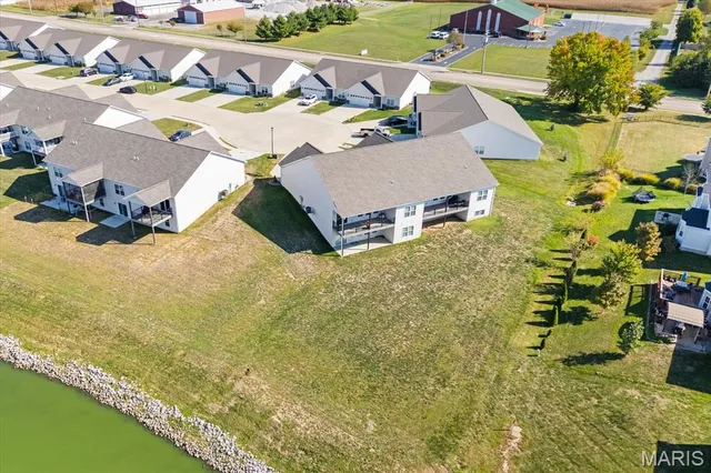 $438,800 | 828 Applewood Creek Drive, Fairview Heights, IL 62208