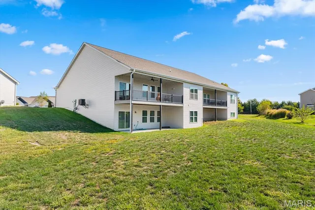 $438,800 | 828 Applewood Creek Drive, Fairview Heights, IL 62208