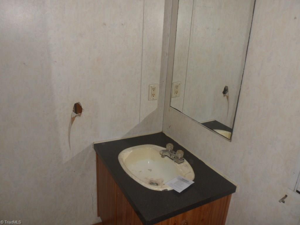 379 Cunningham Brick Yard Road Lexington, NC 27292 - Photo 8 of 10 Gallery Image 8