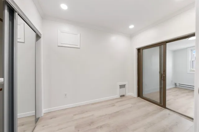 an empty room with windows and pillars in it