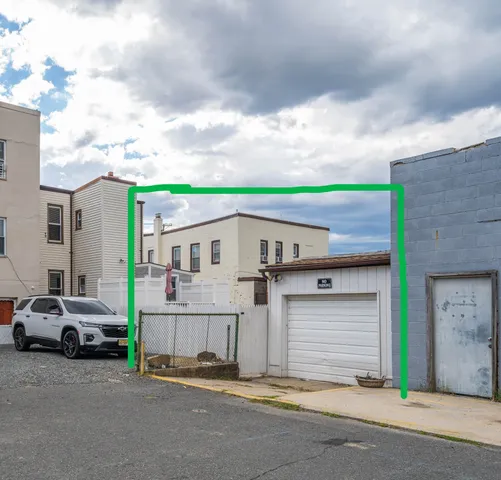 $3,850 | 600 67th Street, Unit 1 & LL, West New York, NJ 07093