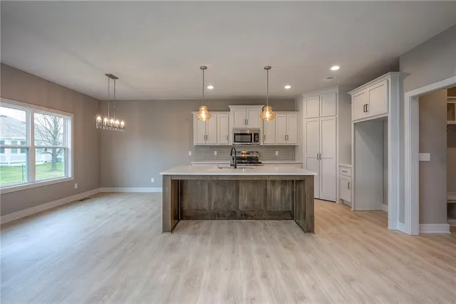 $444,900 | 22609 Cole Court, Peculiar, MO 64078