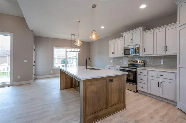 $444,900 | 22609 Cole Court, Peculiar, MO 64078