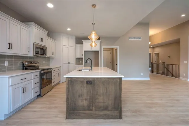 $444,900 | 22609 Cole Court, Peculiar, MO 64078