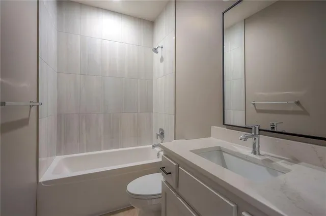 $444,900 | 22609 Cole Court, Peculiar, MO 64078