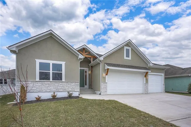 $444,900 | 22609 Cole Court, Peculiar, MO 64078