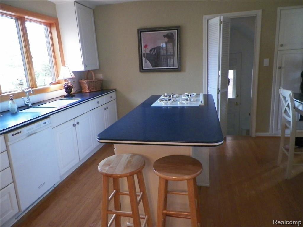 1944 Severn Road Grosse Pointe, MI 48236 - Photo 10 of 25 1944 Severn 034.JPG