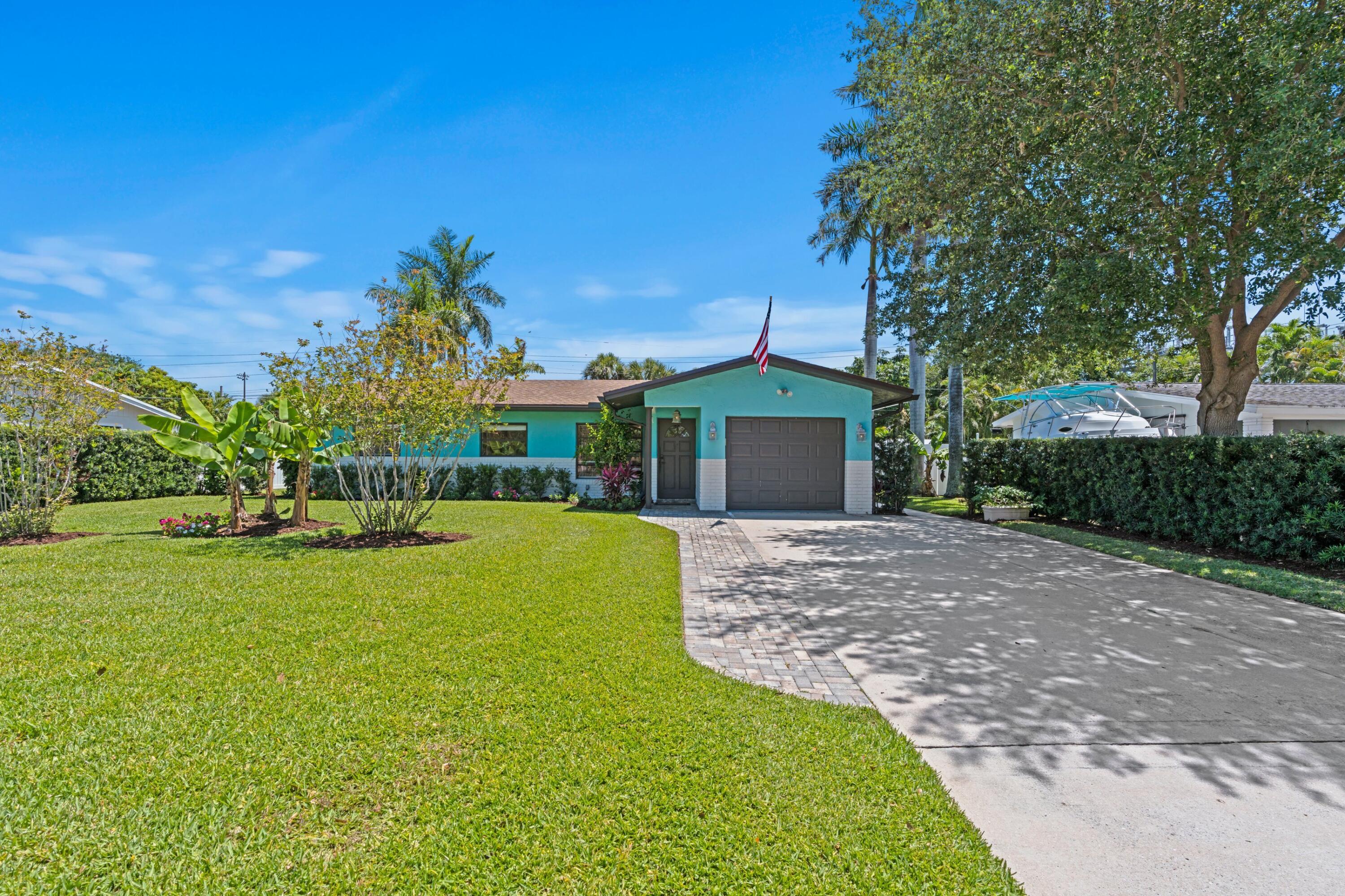 116 Northwest 3rd Court Boca Raton, FL 33432 - Photo 23 of 44 Driveway