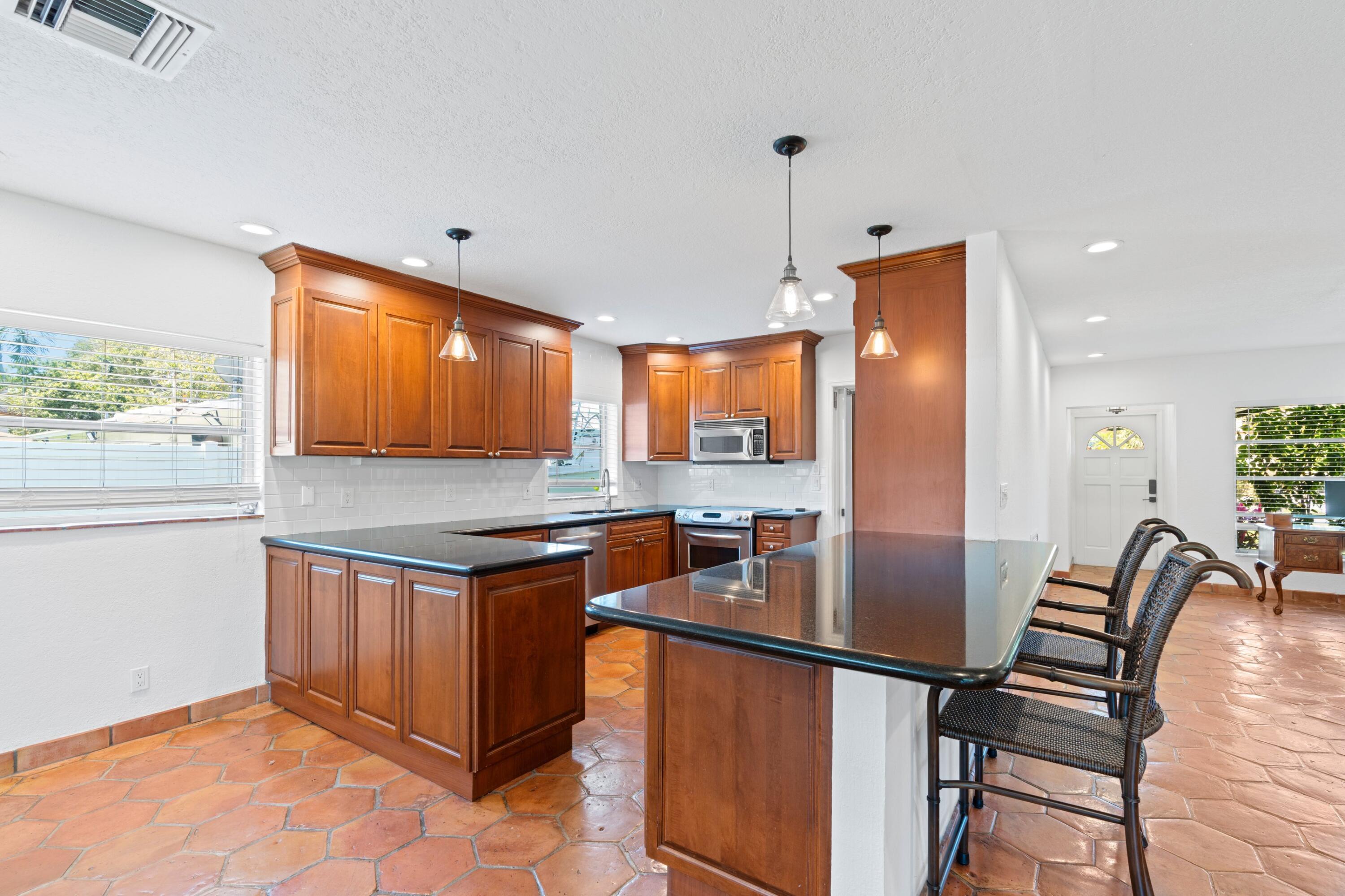 116 Northwest 3rd Court Boca Raton, FL 33432 - Photo 5 of 44 Kitchen Island