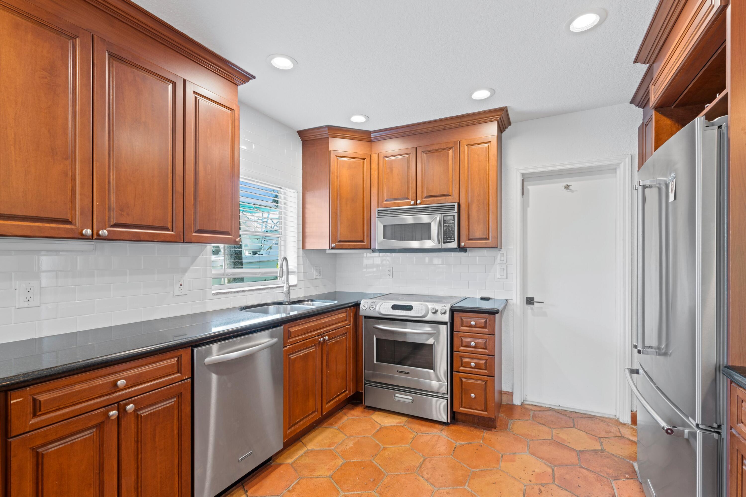 116 Northwest 3rd Court Boca Raton, FL 33432 - Photo 6 of 44 Kitchen