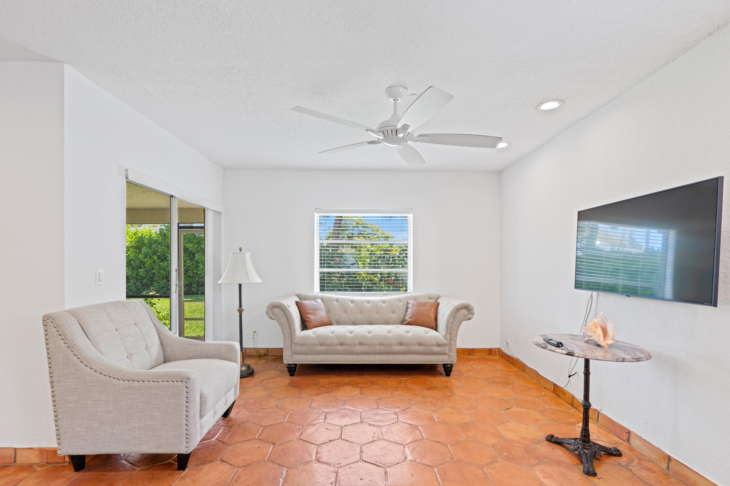 116 Northwest 3rd Court Boca Raton, FL 33432 - Photo 8 of 44 Living Room