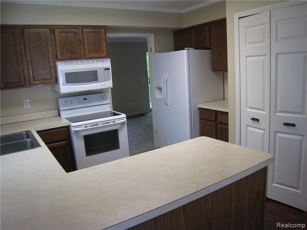 908 Ravine Terrace Rochester, MI 48307 - Photo 5 of 22