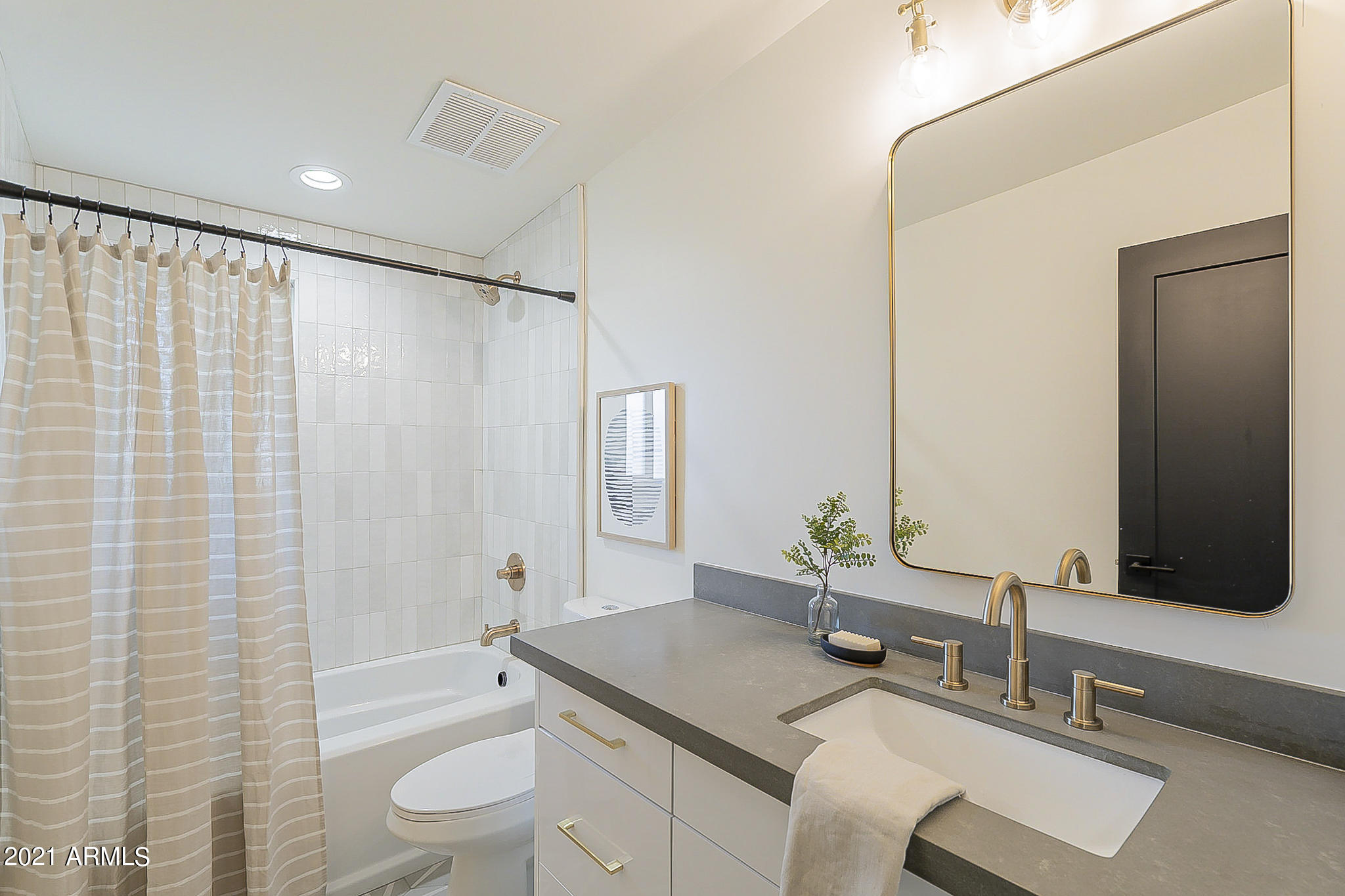 1509 East Rancho Drive Phoenix, AZ 85014 - Photo 28 of 34 Hall Full Bath