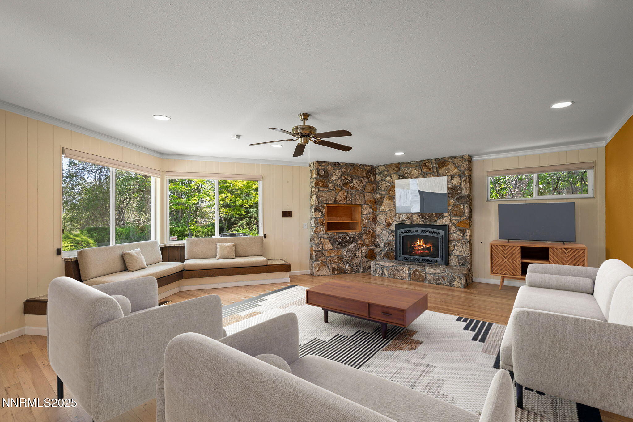 2645 Monterey Circle Reno, NV 89509 - Photo 14 of 33 14-web-or-mls-2645_Monterey_Cir._Family_