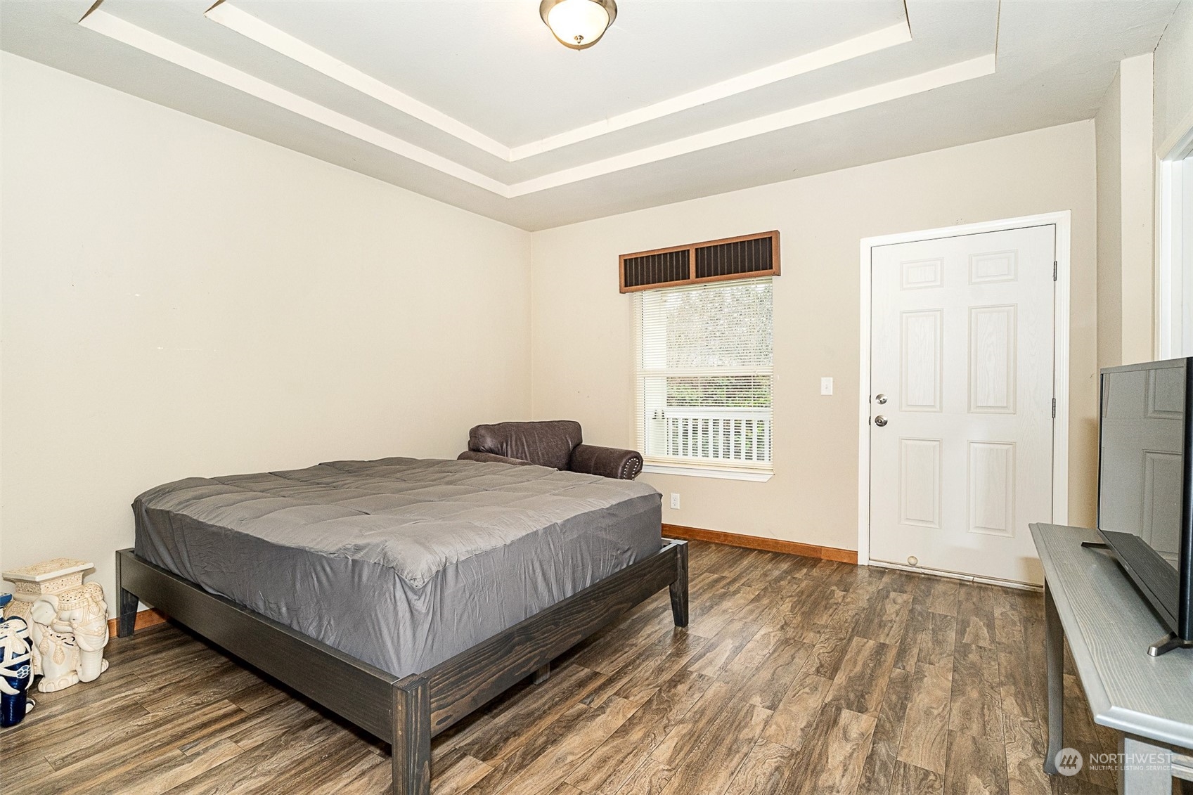 1101 South Scheuber Road, Unit 24 Centralia, WA 98531 - Photo 20 of 29 a bedroom with a bed and a window