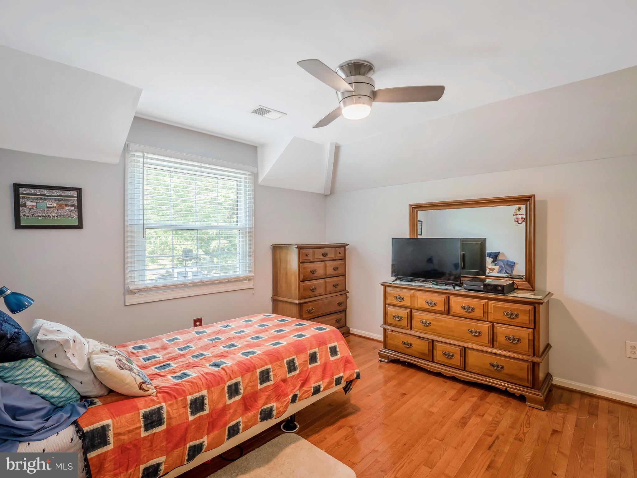 18505 Cabin Road Triangle, VA 22172 - Photo 18 of 29 Upper Bedroom 3