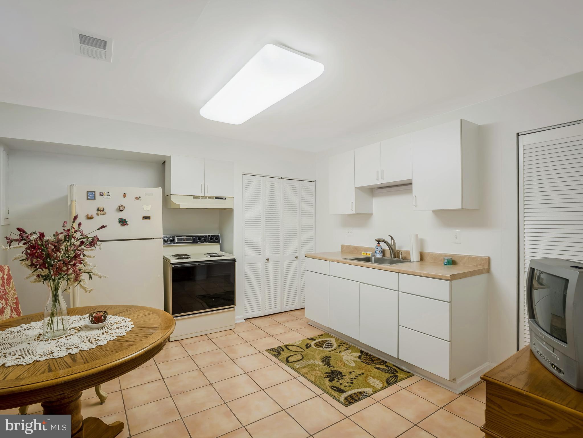 18505 Cabin Road Triangle, VA 22172 - Photo 22 of 29 Basement Kitchenette