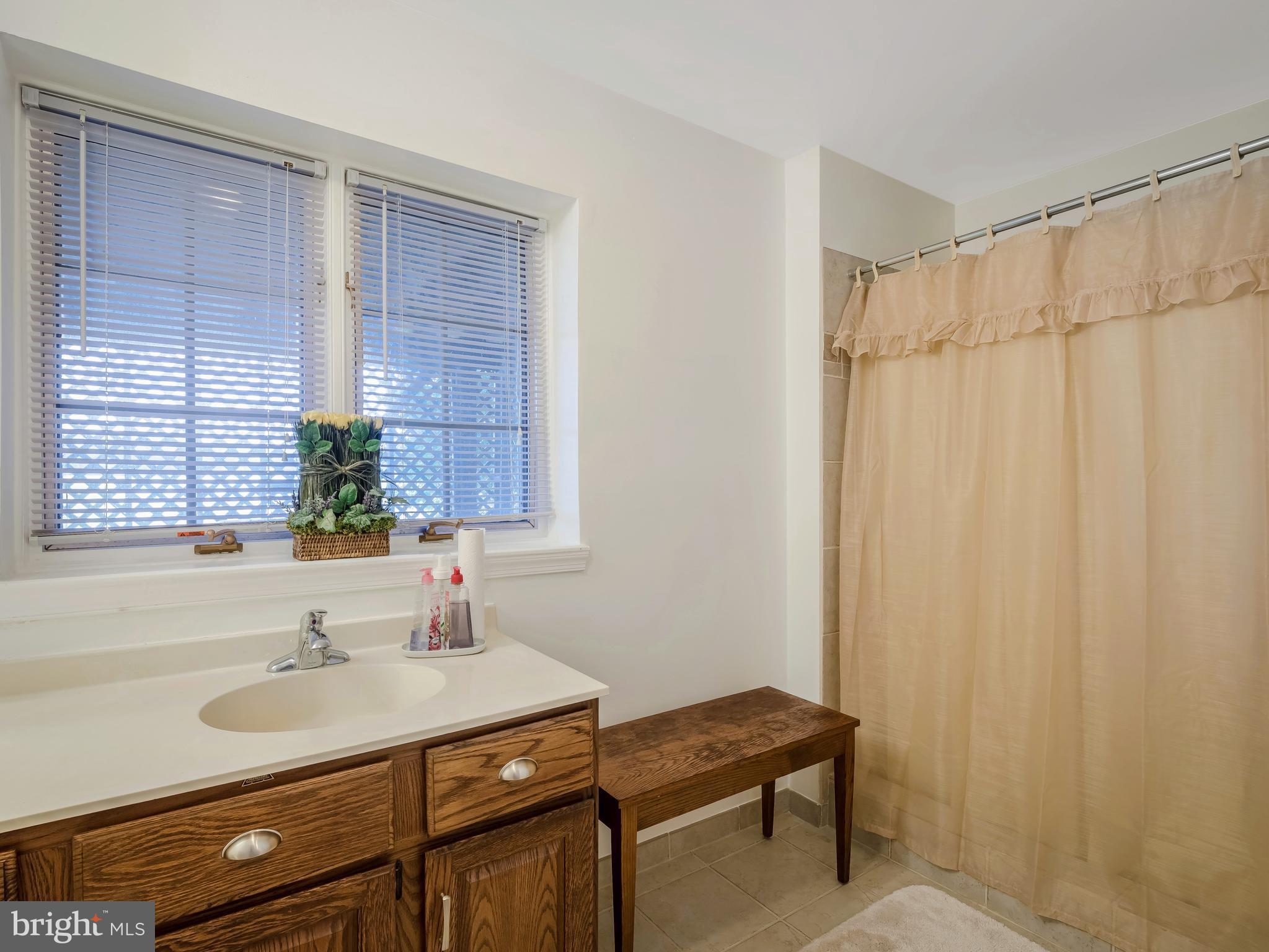 18505 Cabin Road Triangle, VA 22172 - Photo 25 of 29 Lower Full Bath