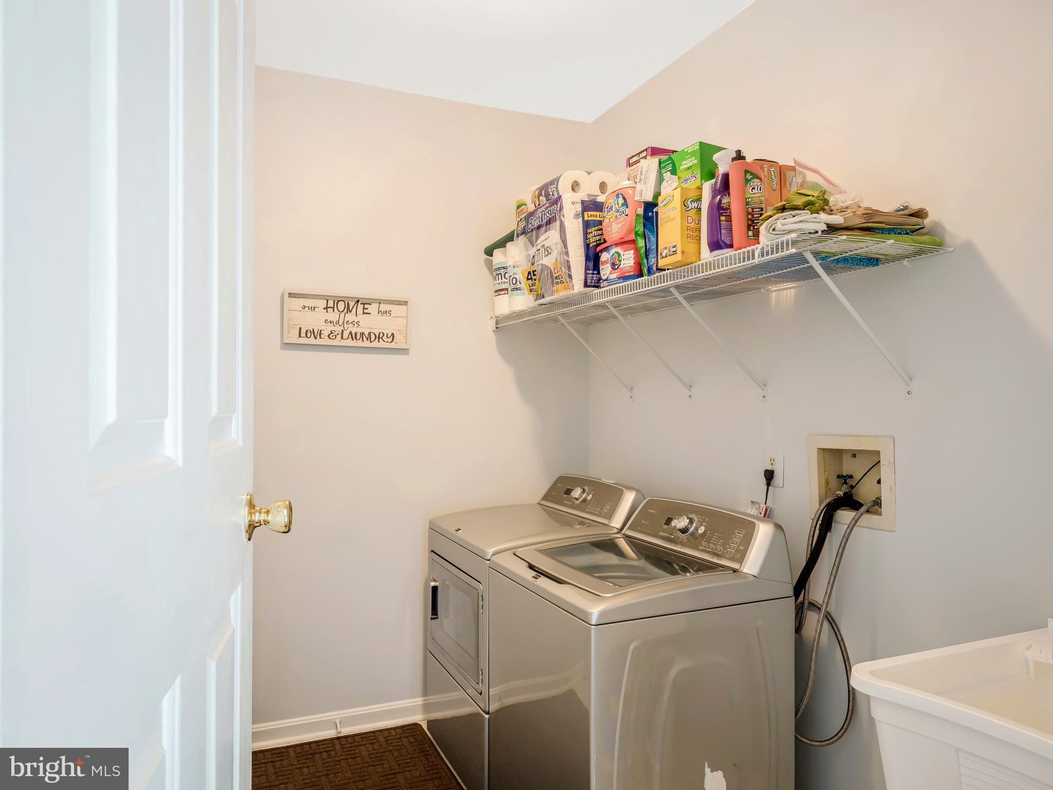 18505 Cabin Road Triangle, VA 22172 - Photo 26 of 29 Main level laundry