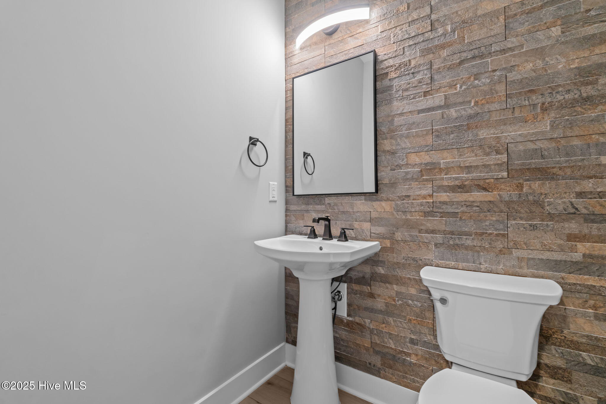 408 Summit Street Aberdeen, NC 28315 - Photo 4 of 37 Powder Room