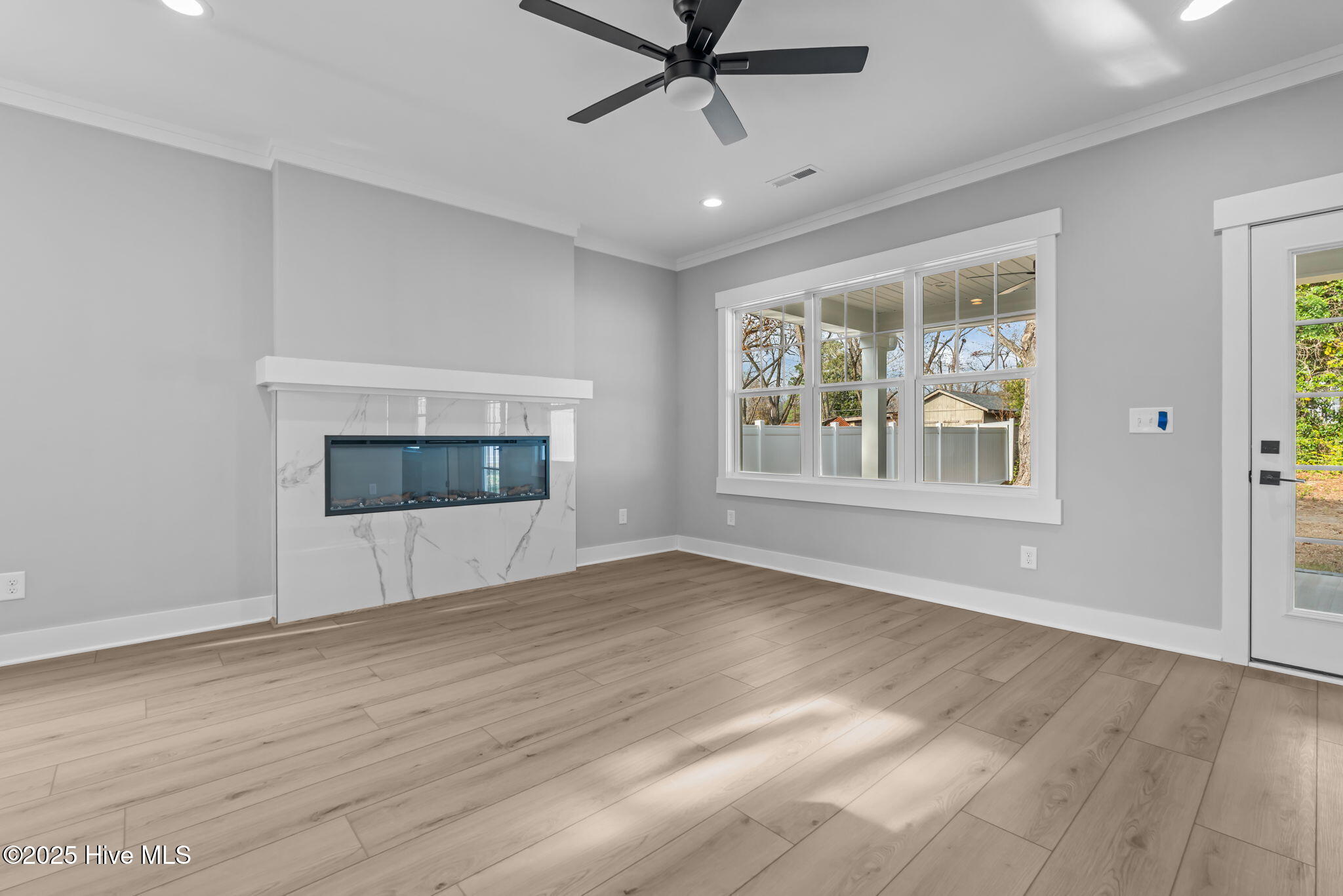 408 Summit Street Aberdeen, NC 28315 - Photo 7 of 37 Living Room.1