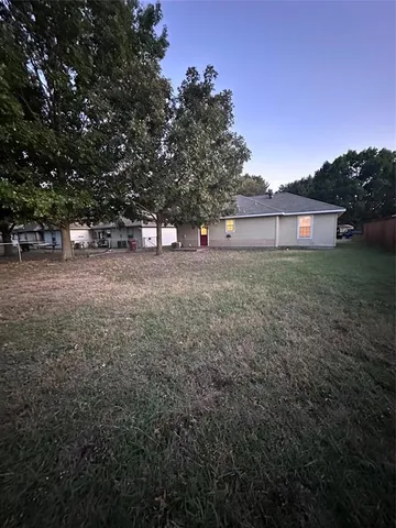 a view of a house with a backyard