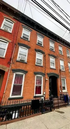 $2,200 | 334 Communipaw Avenue, Unit 3, Jersey City, NJ 07304