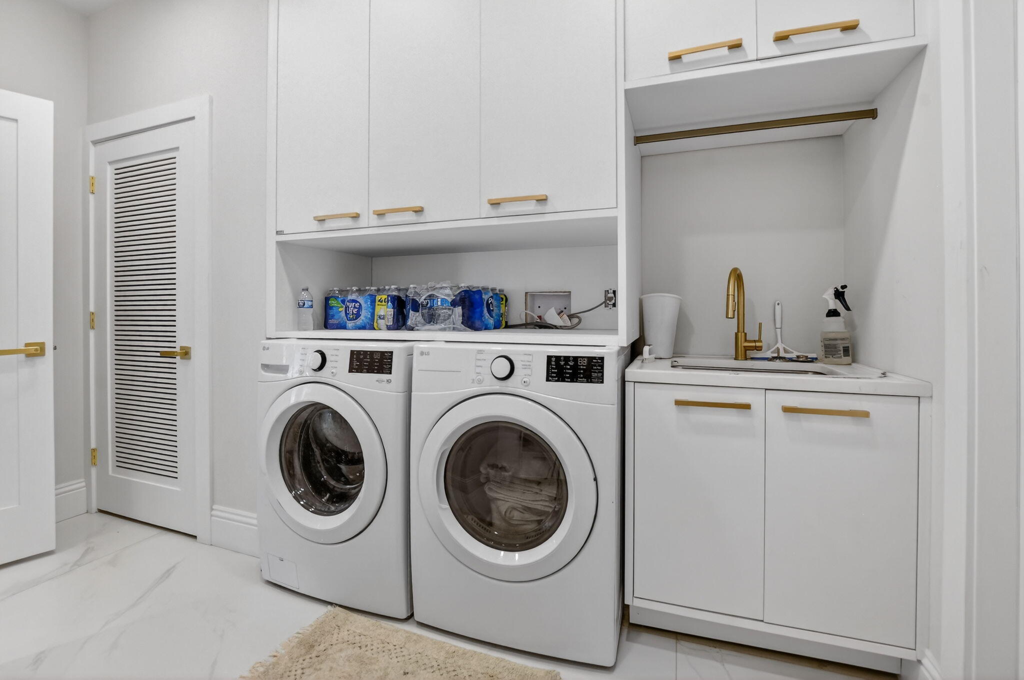 11038 Baybreeze Way Boca Raton, FL 33428 - Photo 33 of 95 a utility room with sink dryer and washer