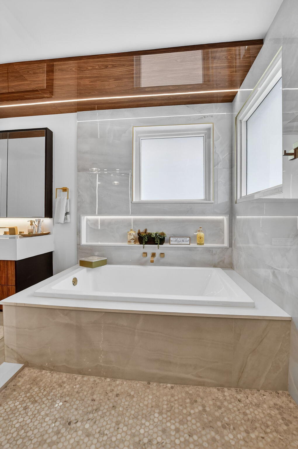 11038 Baybreeze Way Boca Raton, FL 33428 - Photo 47 of 95 a bathroom with a bathtub and a sink