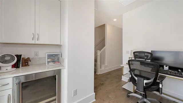 a view of workspace with workspace and a piano