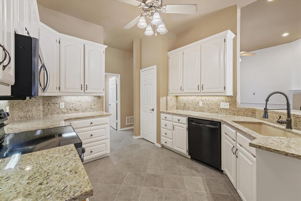 415 Valley View Lane Krum, TX 76249 - Photo 11 of 36 Gallery Image 11