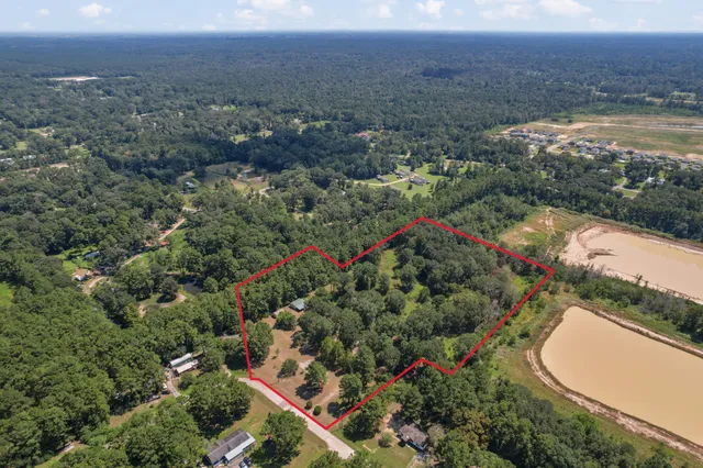 an aerial view of lake and residential houses with outdoor space
