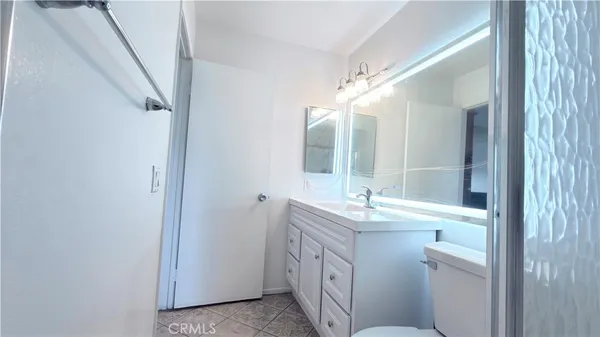 $1,950 | 20930 Parthenia Street, Unit 216, Canoga Park, CA 91304