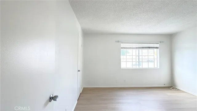 $2,000 | 20930 Parthenia Street, Unit 216, Canoga Park, CA 91304