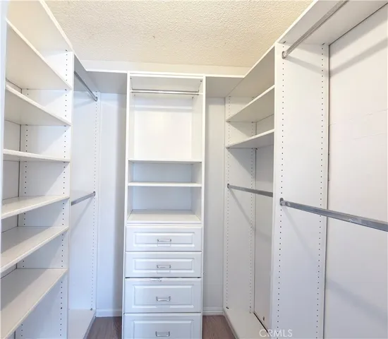 $2,000 | 20930 Parthenia Street, Unit 216, Canoga Park, CA 91304