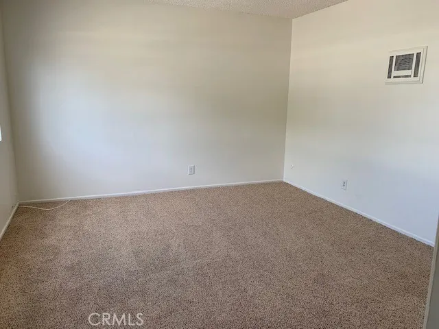 $2,000 | 20930 Parthenia Street, Unit 216, Canoga Park, CA 91304