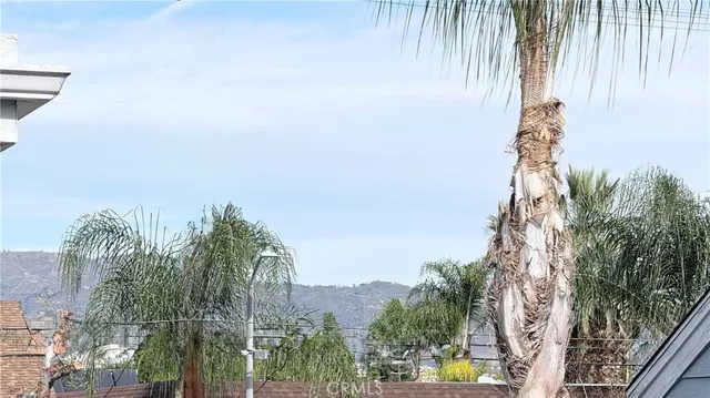 $2,000 | 20930 Parthenia Street, Unit 216, Canoga Park, CA 91304