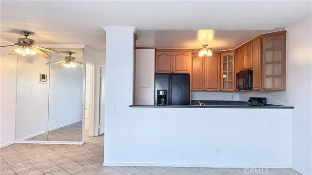 $2,000 | 20930 Parthenia Street, Unit 216, Canoga Park, CA 91304