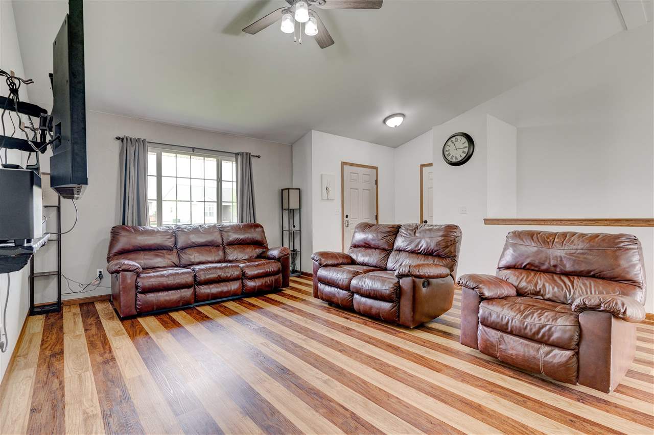 425 Saddleback Road Marion, IA 52302 - Photo 4 of 29 Gallery Image 4